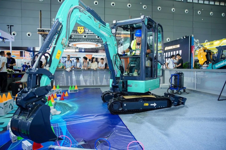 2025 CICEE | 从简单工具迈向多元化解决方案，，，永利集团官网智能泛起非凡挖掘机风范
