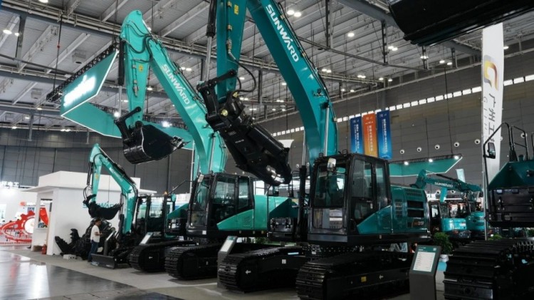 2025 CICEE | 打造极致精品化，，，，永利集团官网智能挖掘机“圈粉”长沙展