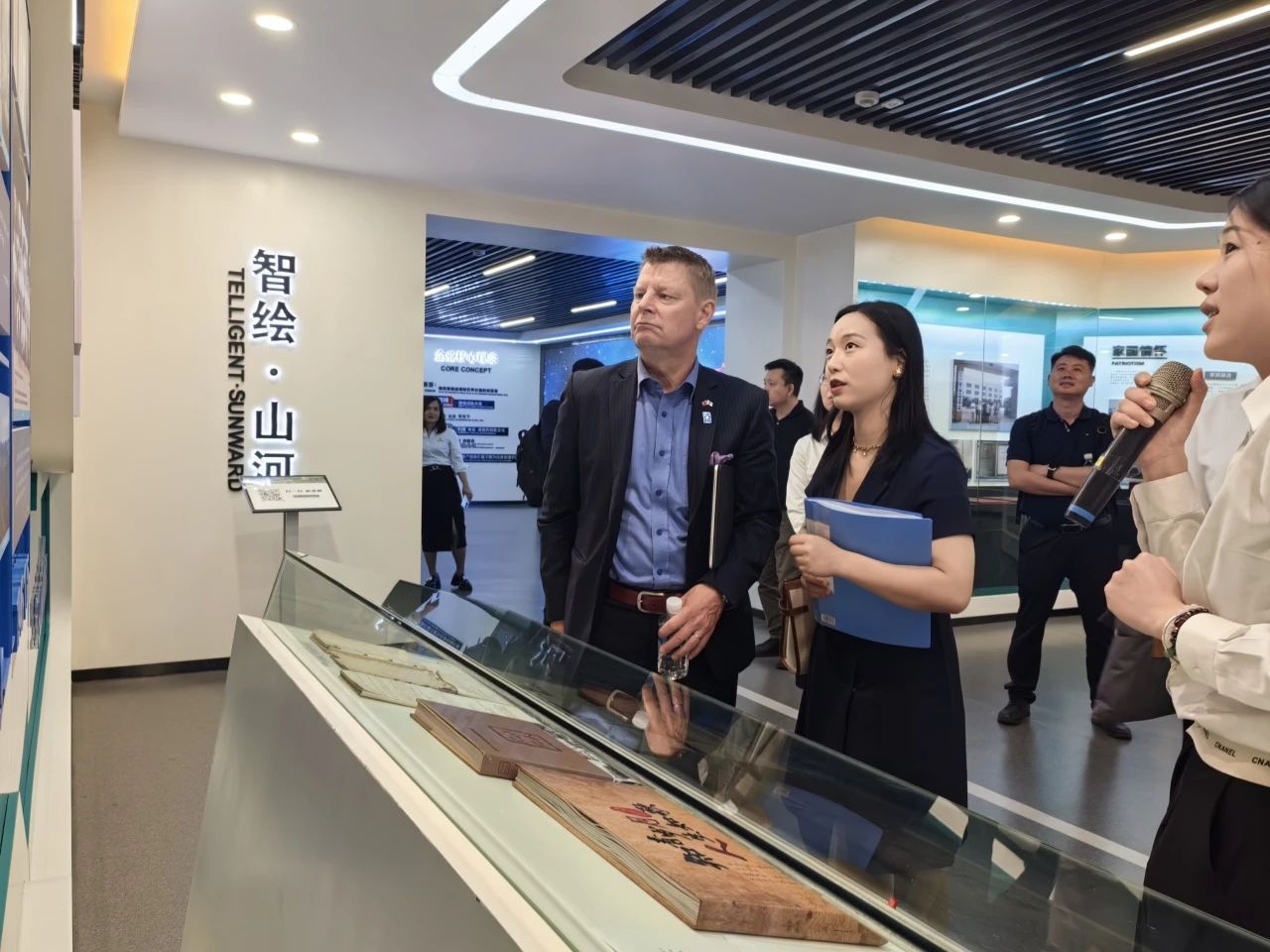 芬兰驻华大使馆商务参赞到访永利集团官网智能