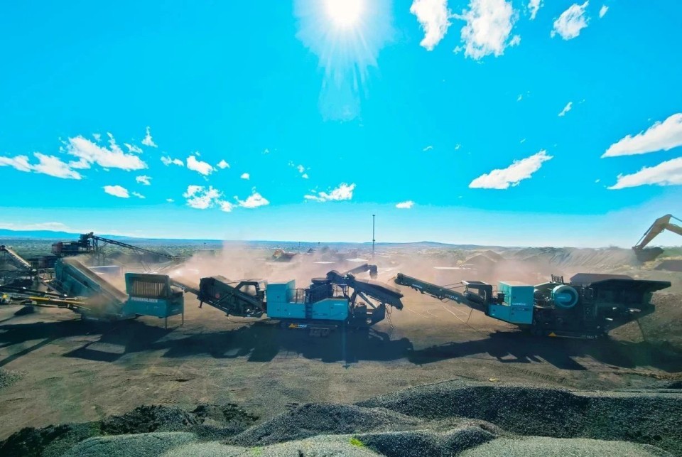 永利集团官网智能破碎筛分成套装备乐成登陆非洲市场，，，，，，共绘相助共赢新篇章