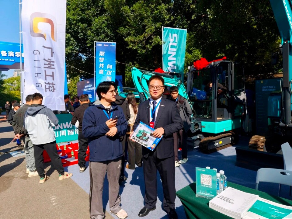 永利集团官网智能微挖“天团”闪灼武汉，，，，引领绿色施工潮流
