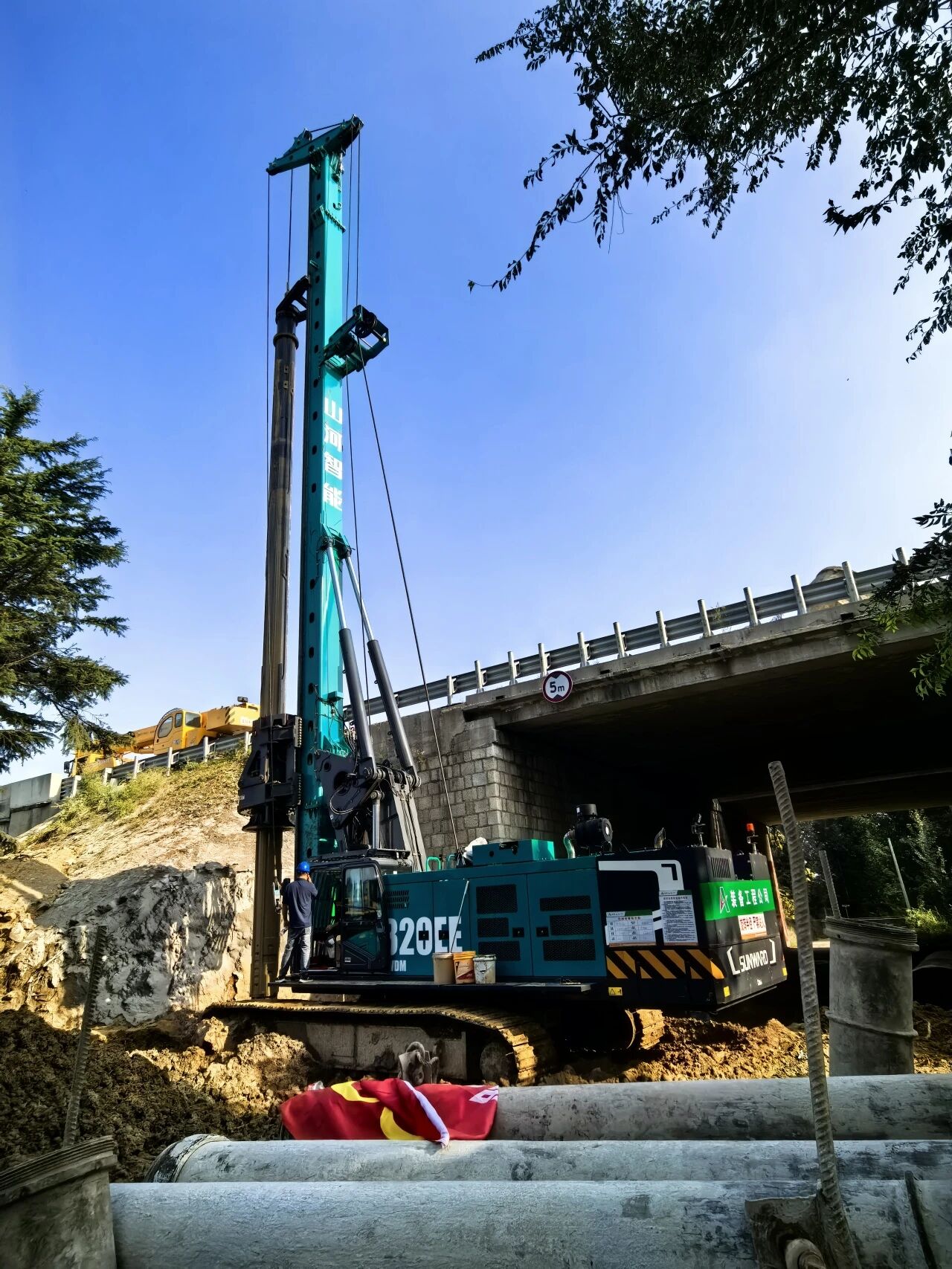 永利集团官网智能增程式电动旋挖钻机助力山东高速建设，，，，绿色施工效果显著