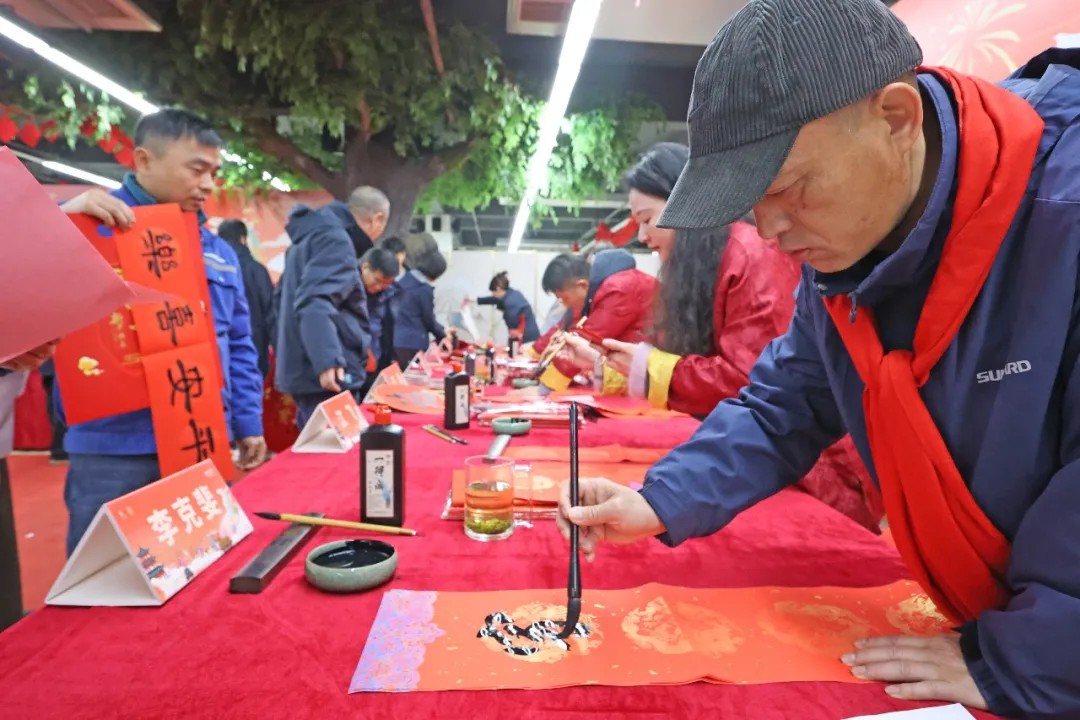 文字迎春，，祝福暖心！在永利集团官网智能“囤”年味、送温暖、迎新春