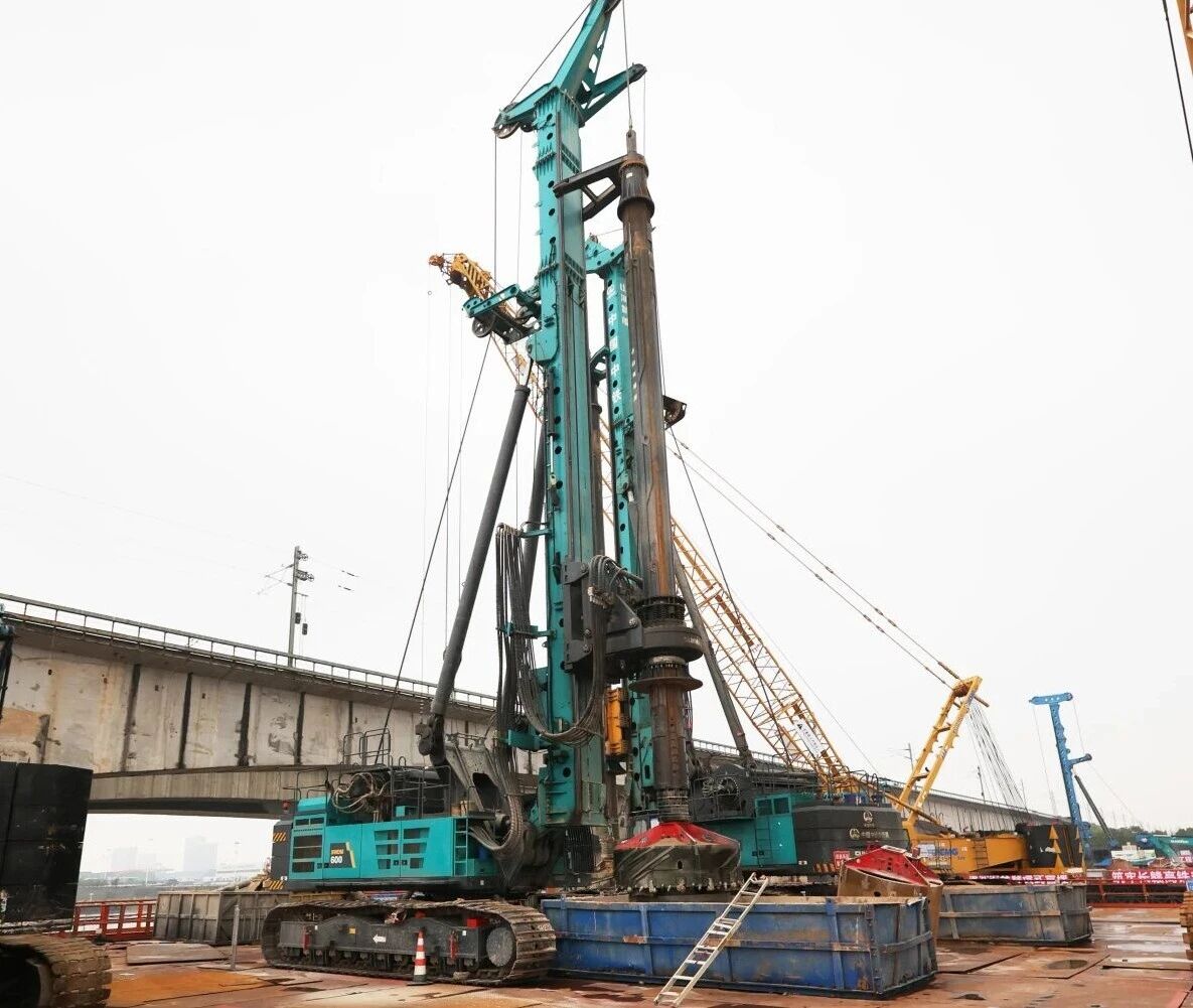 啃下“硬骨头”！永利集团官网智能旋挖钻机助力长沙湘江铁路特大桥主墩桩基工程完善收官