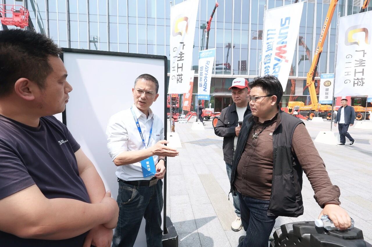 永利集团官网智能亮相第十届天下高空作业平台租赁大会