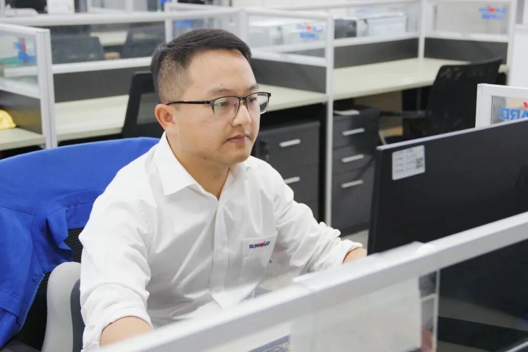 我的匠心 | 手艺支持工程师覃俊。。。捍笫伦饔谙，，，，，，难事作于易